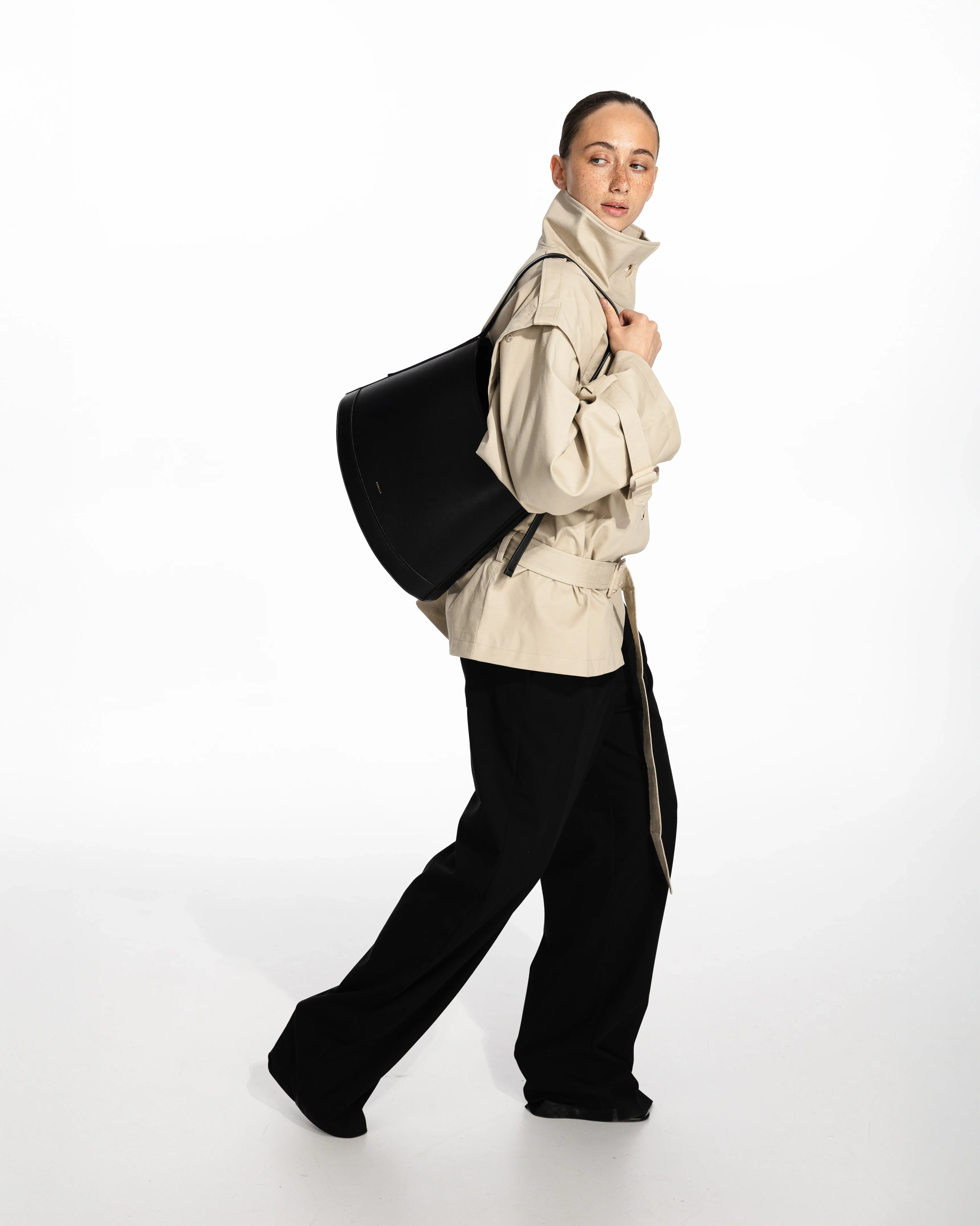 Bell Maxi in Black - Image 3